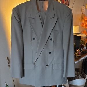 Geoffrey Beene Elegant GrayJacket And PANTS. Shoulder To Shoulder 19,pit Down 19